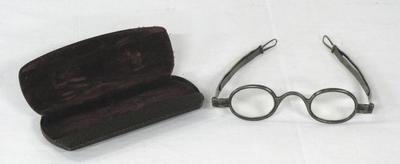Eyeglasses, 'spectacles With Retractable Arms In Case'