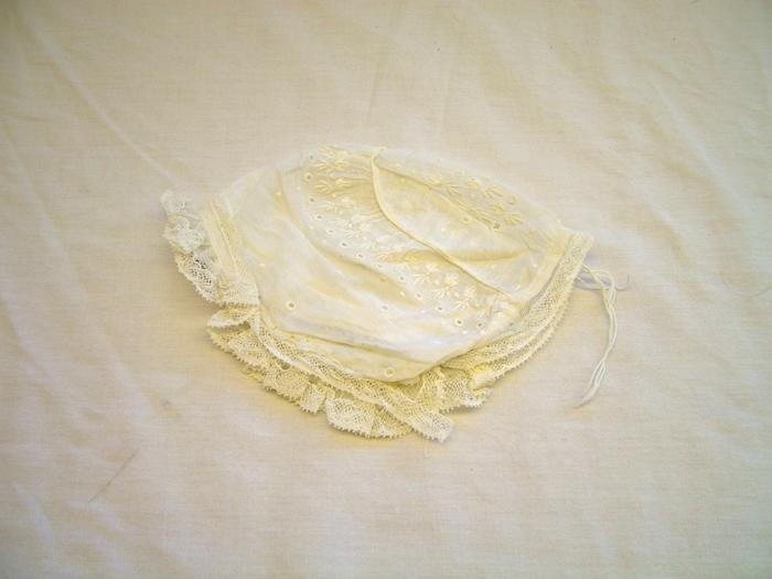 Child's Bonnet, White With Lace Ruffle