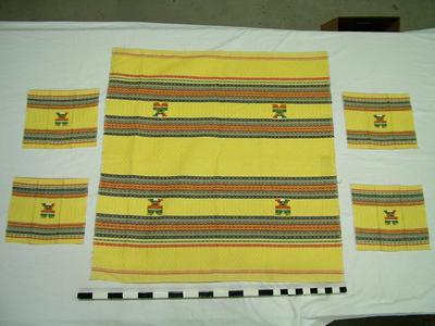 Luncheon Set (4 Napkins, 1 Tablecloth)