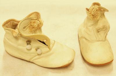 Shoes (1 Pr.)