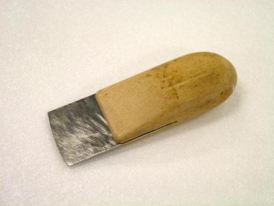 Scraper, Cabinet