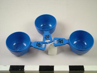 Cups, 3
