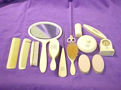 Dresser Set (17 Pcs.)