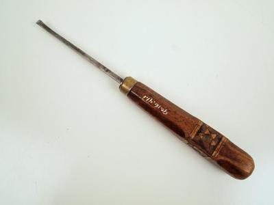 Chisel, Carving