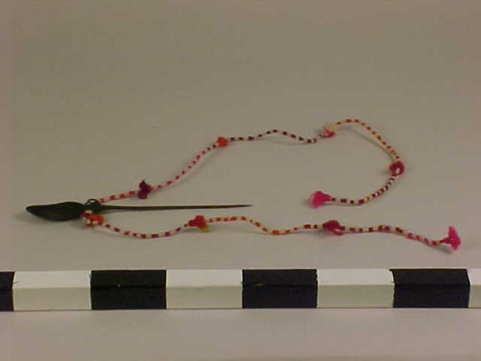 Shawl Pin, Tupo