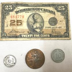 3 coins and 25 cents paper money