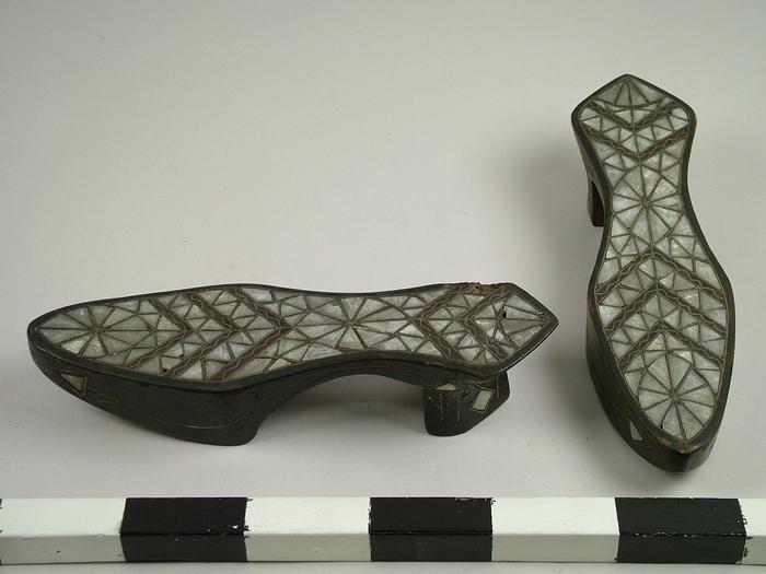 Shoes (1 Pr.)