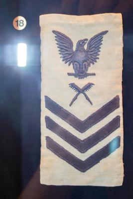 Insignia, 1st Class Yeomanette's (W.A.V.E.) Summer Uniform, U.S. Navy